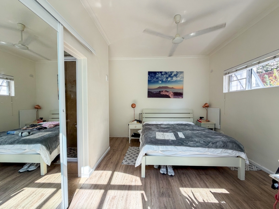 6 Bedroom Property for Sale in Green Point Western Cape